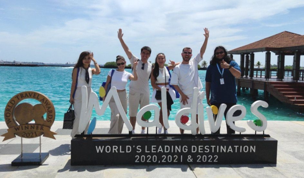 Kazakhstan's Bloggers Immerse in Maldives' Splendors