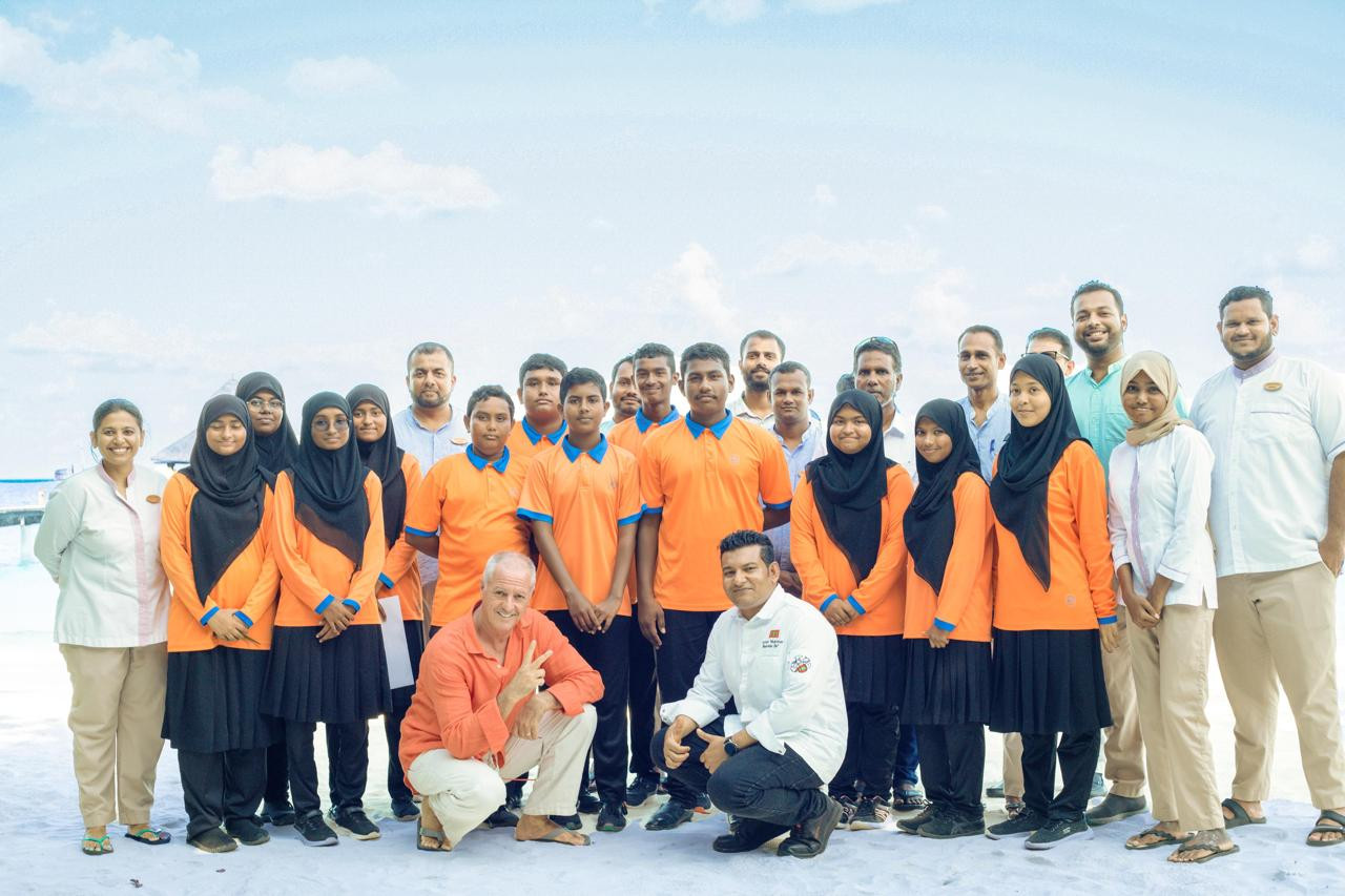 Reethi Beach Resort Hosts Educational Tour for Kihaadhoo Students on International Youth Day