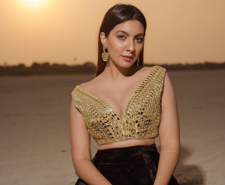 Indian Influencer Niki Mehra Showcases Maldives Luxury and Romance