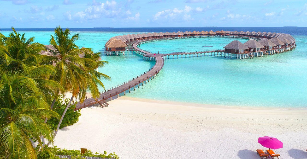 Discover the Jeweler's Island in Maldives! Luxury Resorts near Dhaalu Rinbudhoo