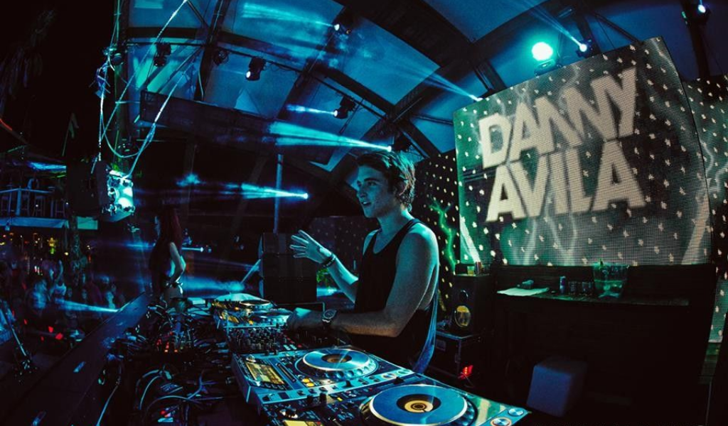 Catch The Vibe Of An Electric Festive With Danny Avila @ Villa Resorts