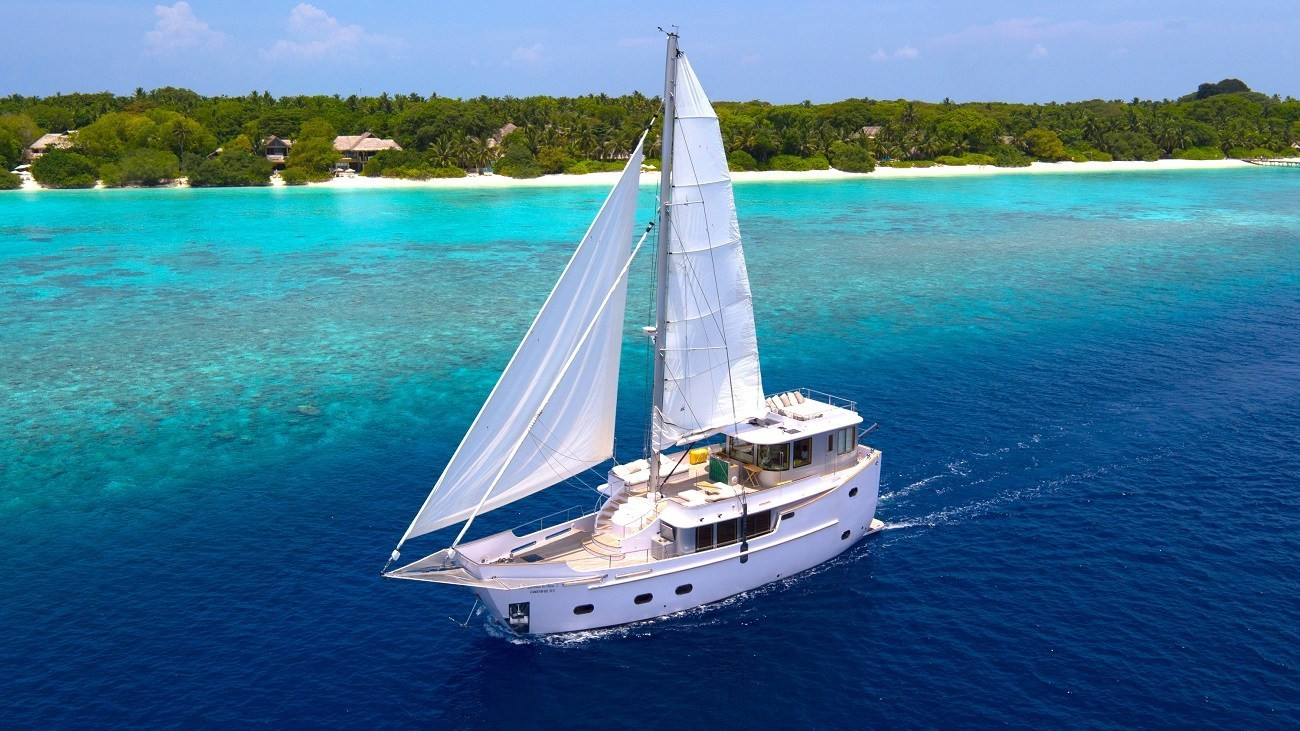 Experience Luxury Yacht Sailing in Maldives- Soneva in Aqua