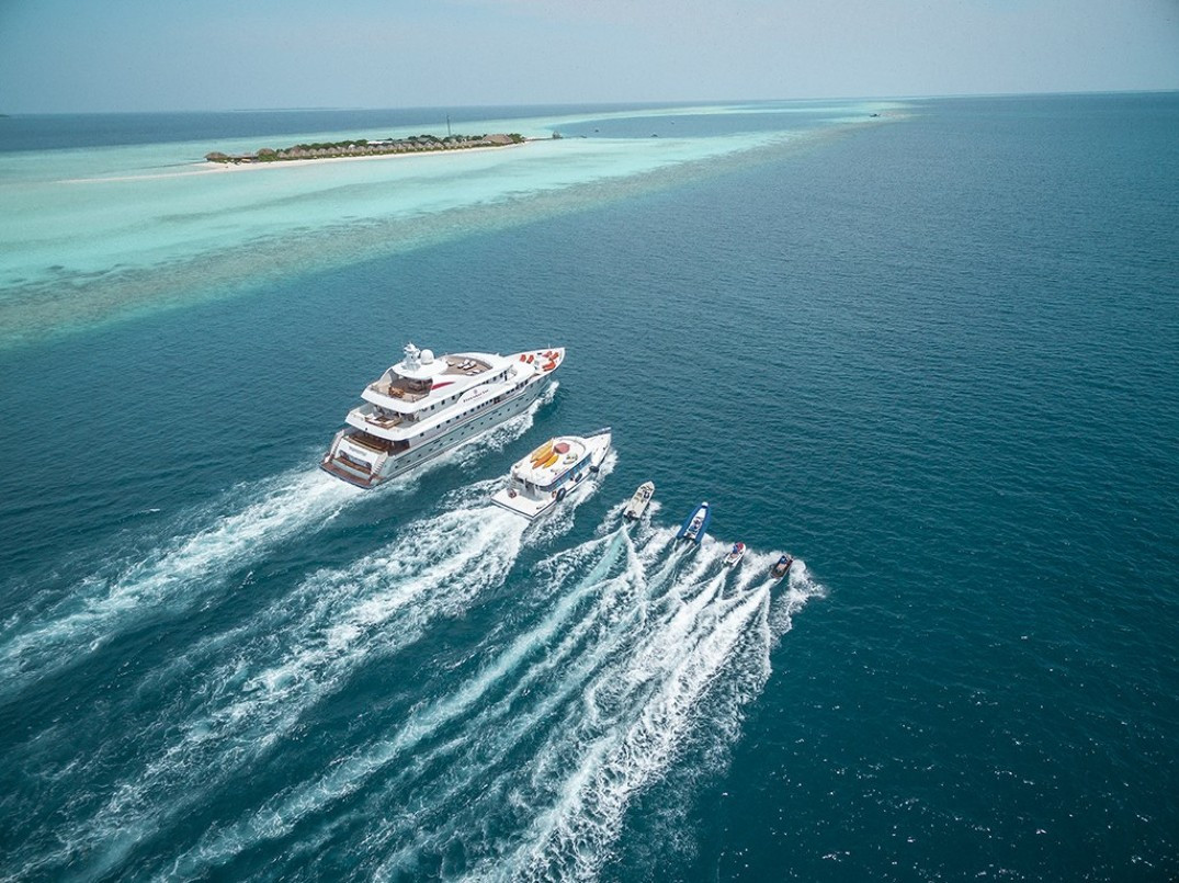 What's Better Than A Resort Stay in Maldives? Spicing It Up with A Luxury Yacht Add-on!