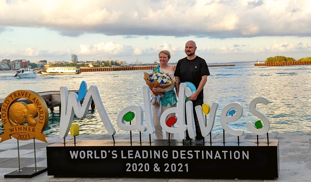 Tourist from the U.K Becomes First Visitor of 2022 in the Maldives