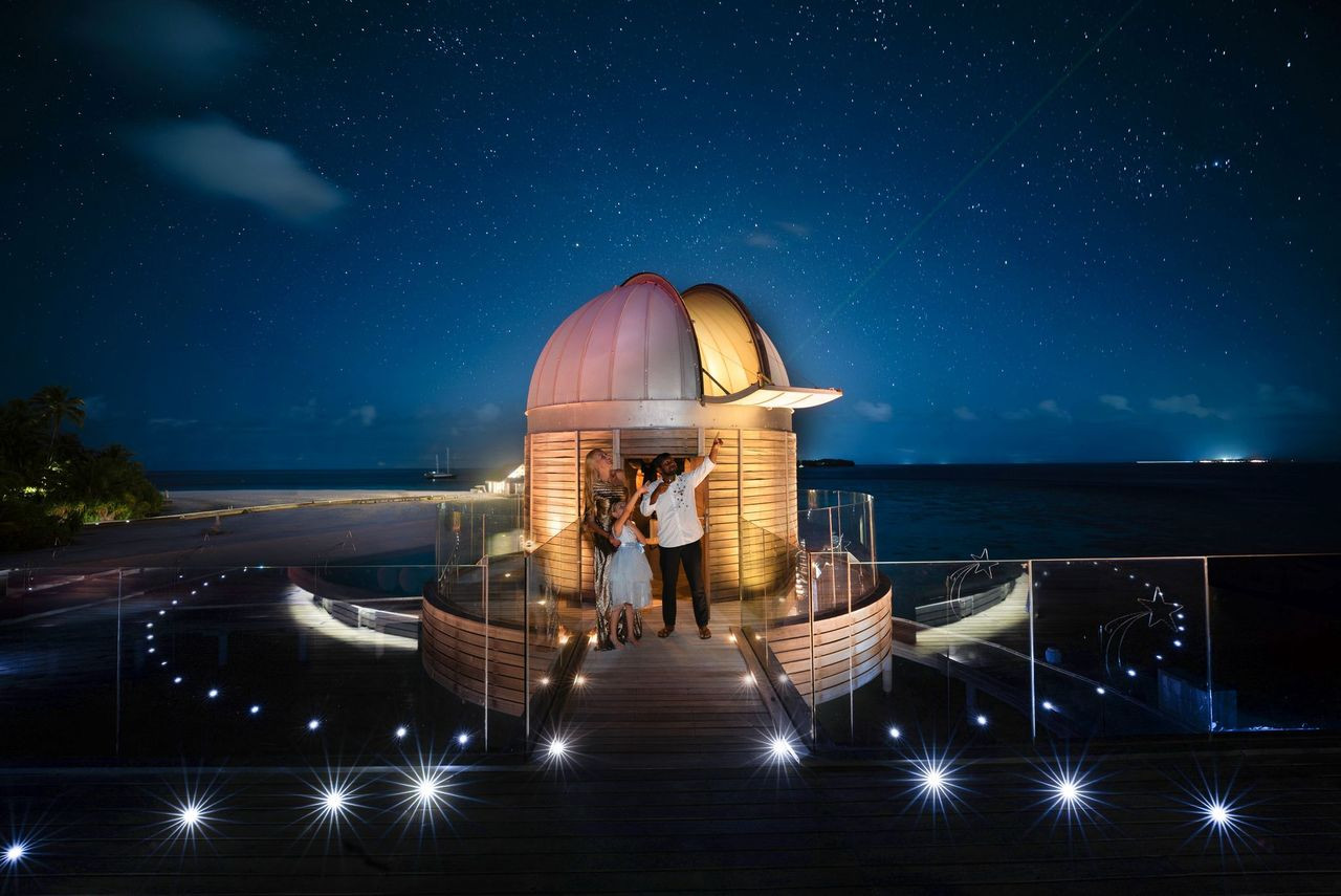 Unlock the Mysteries of the Night Sky with Anantara Kihavah Maldives Villa’s SKY Gurus