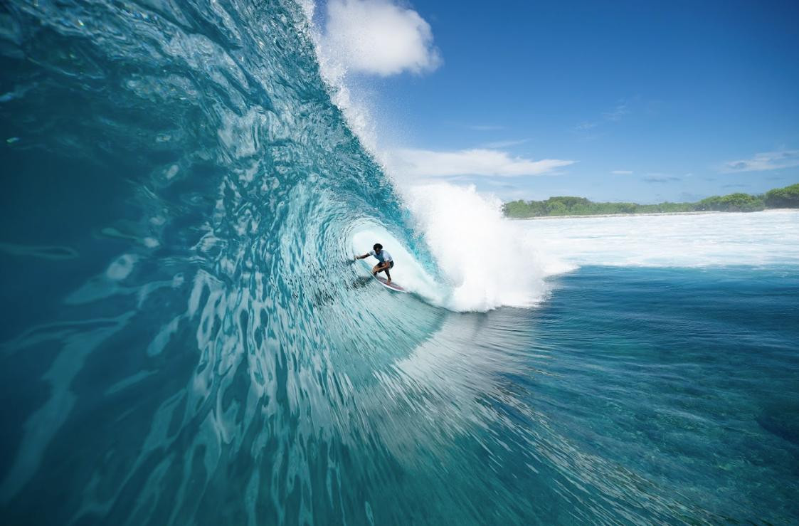 Jadson Andre Shines in Opening Round of Four Seasons Maldives Surfing Champions Trophy