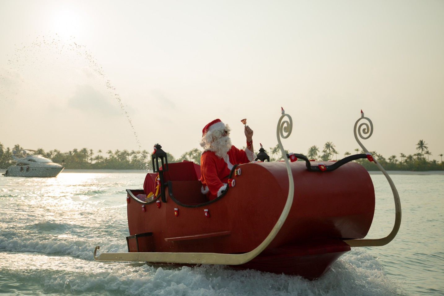 Unwrap the Magic: Exclusive Holiday Offers Await at Patina Maldives!