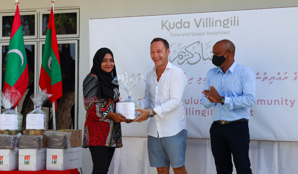 Kuda Villingili Gives Back to the Community