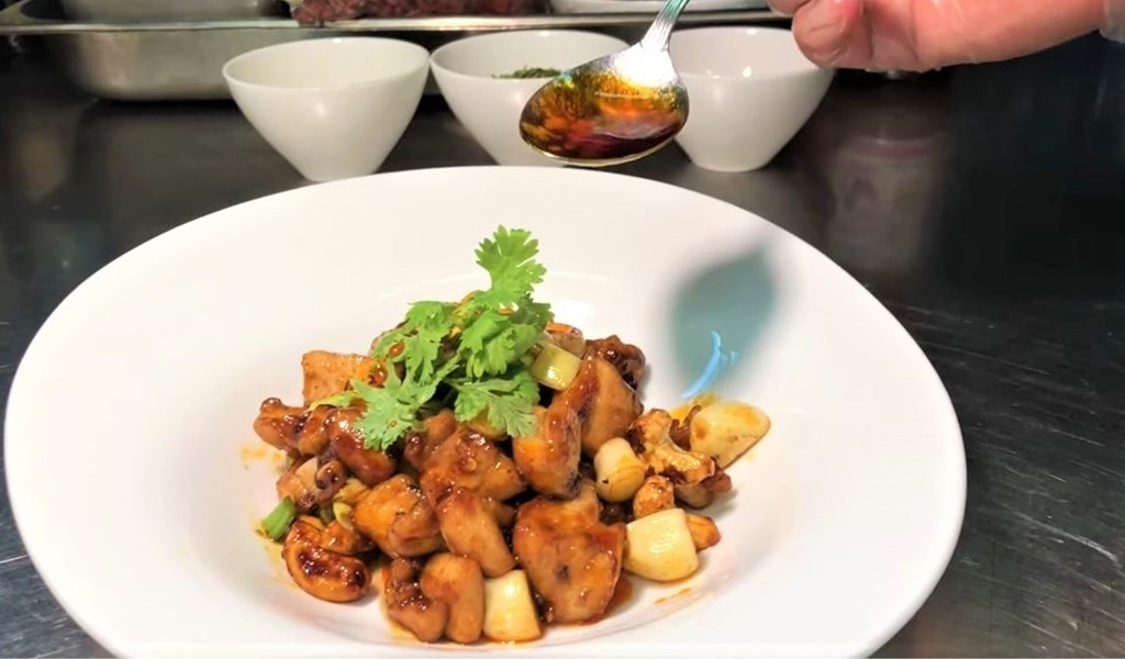 Warning - This Stir-fried Chinese Chicken Dish is Highly Addictive!