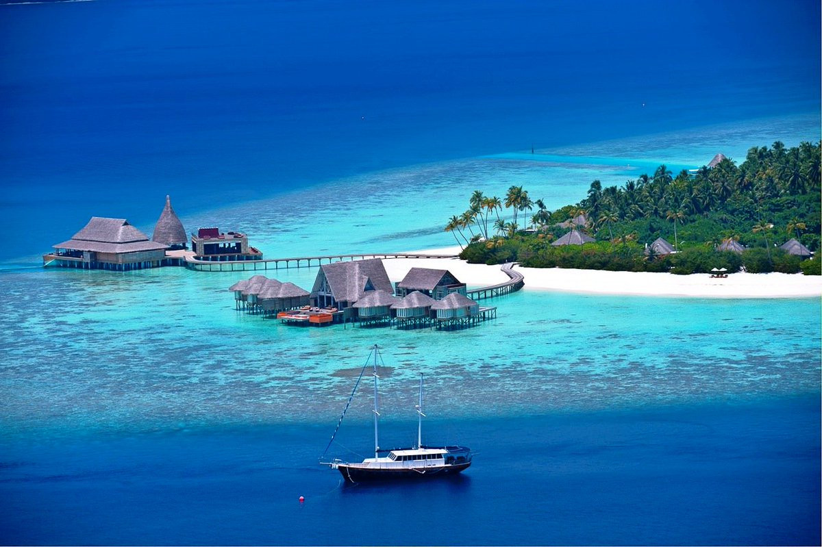 Coral Glass - The 7 Luxury Resorts in Maldives that Won Readers’ Choice ...