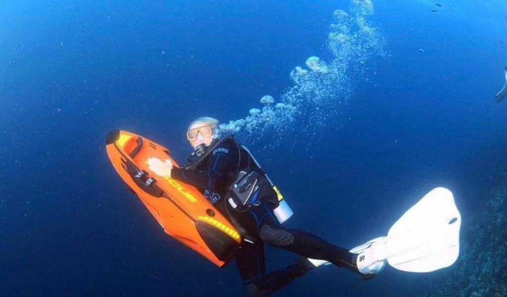 Fly like James Bond at Adaaran Prestige Water Villas with World’s Fastest Underwater Watercraft